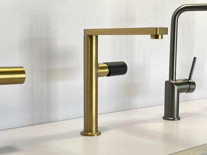 contemporary kitchen faucet.jpg